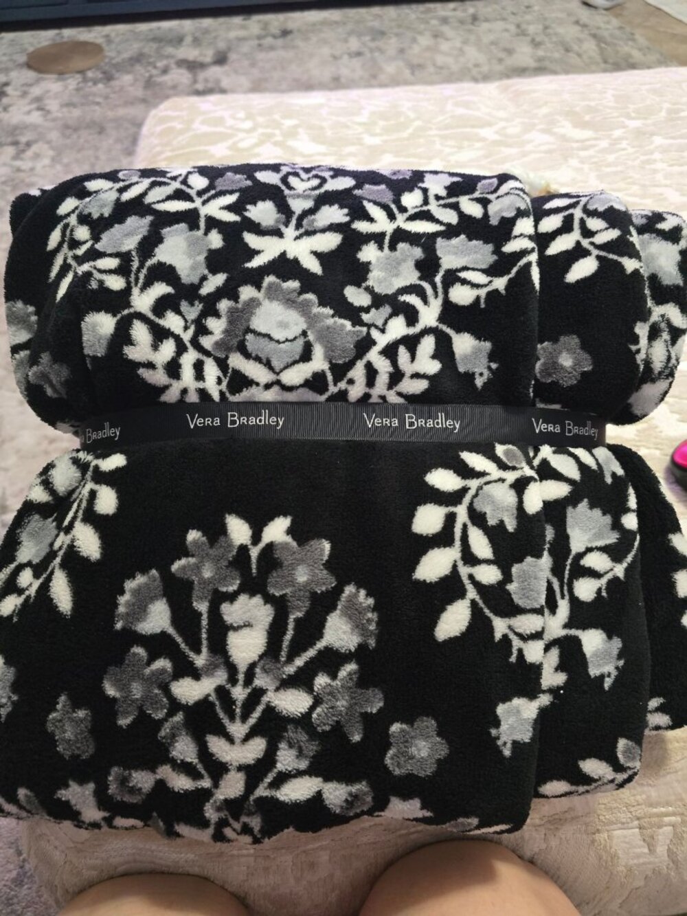 NWT Vera Bradley Chandelier Noir Floral Throw Blanket 80" x 50" Black/White - Picture 1 of 10